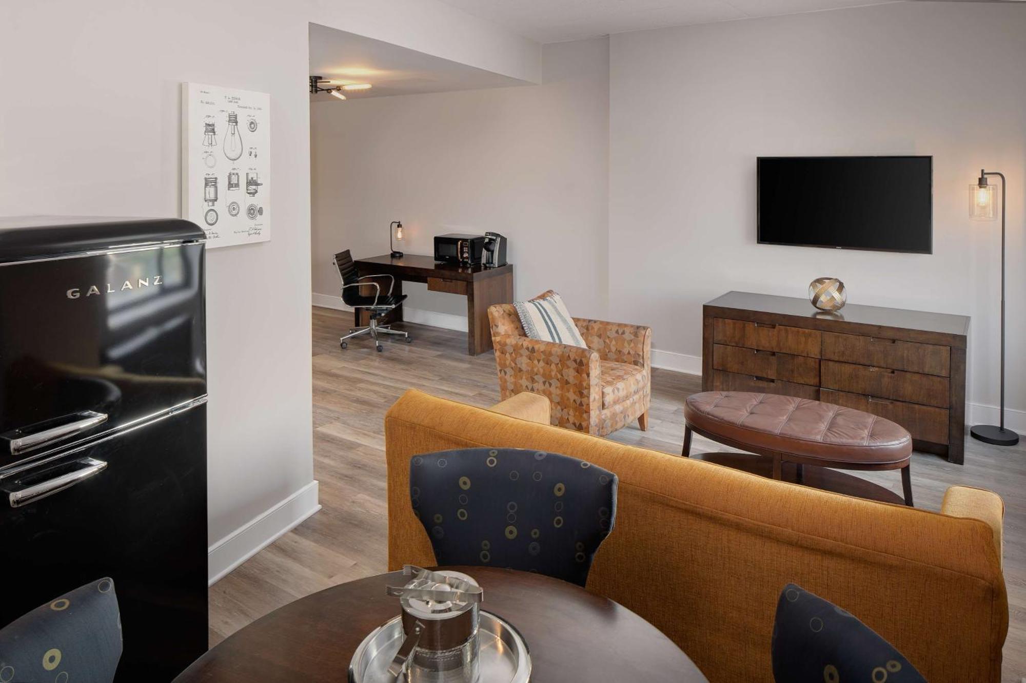 Watt Hotel Tapestry Collection By Hilton Rahway Exterior photo