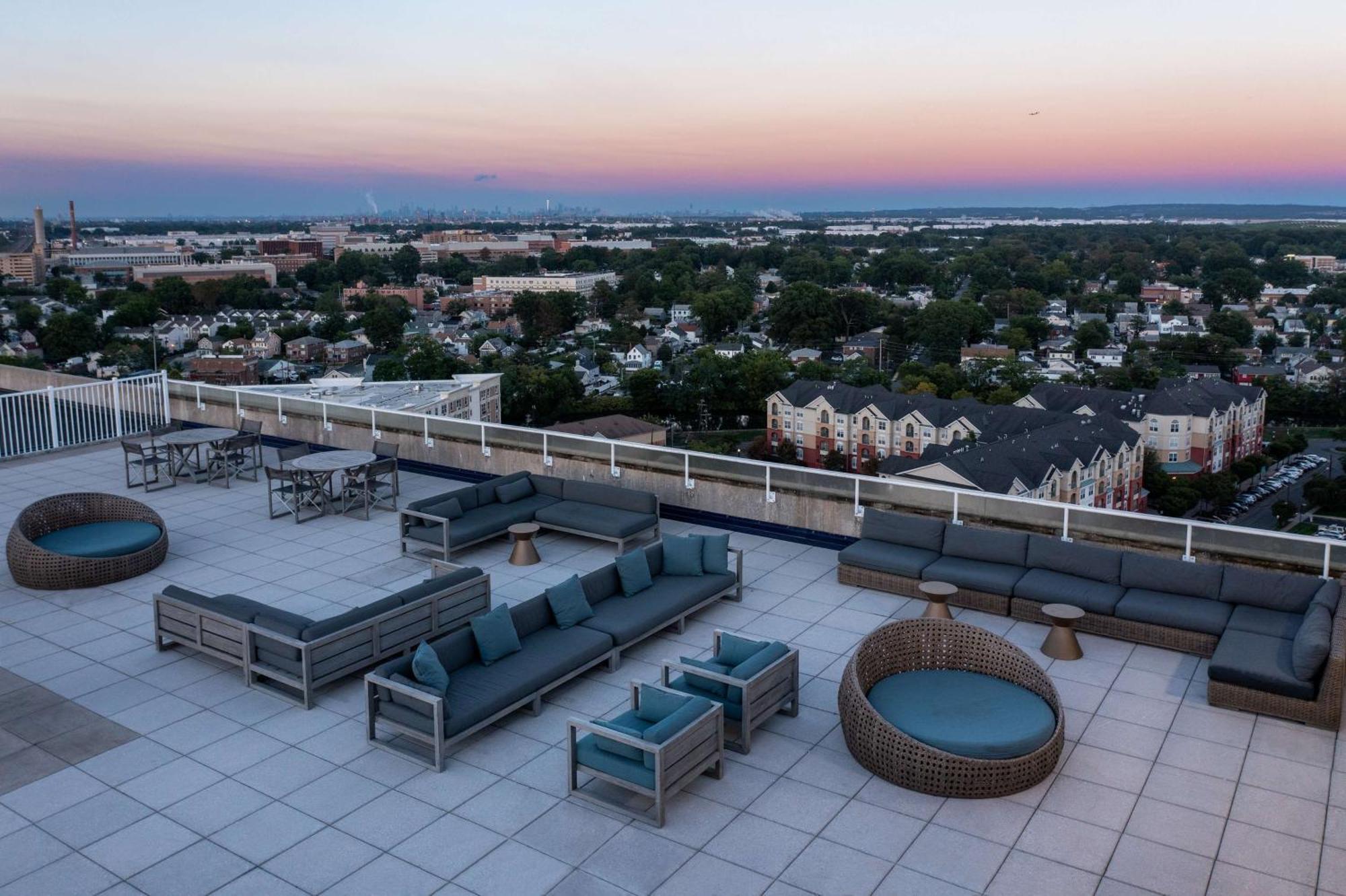 Watt Hotel Tapestry Collection By Hilton Rahway Exterior photo